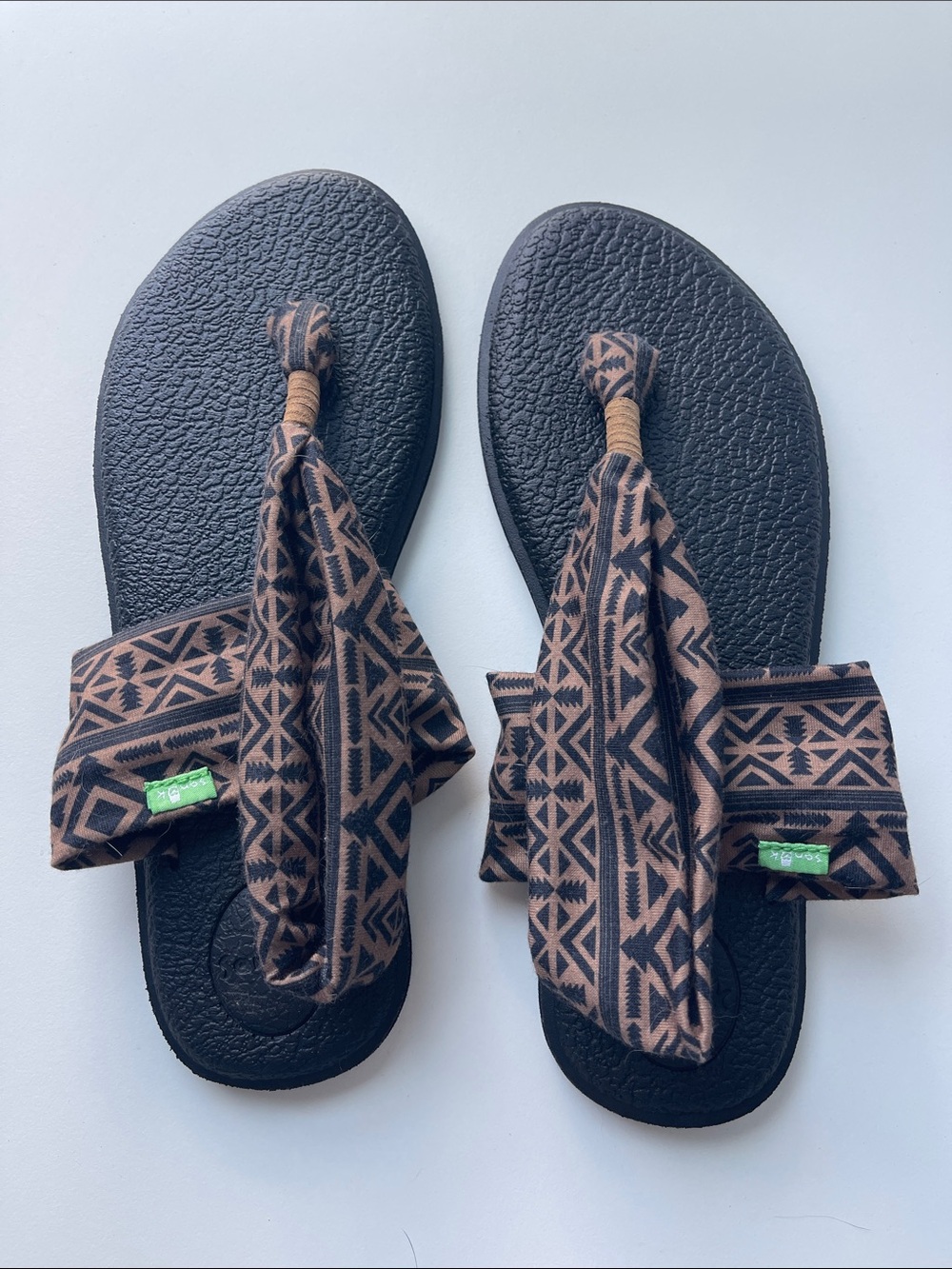 Sanuk size 9 EU 40